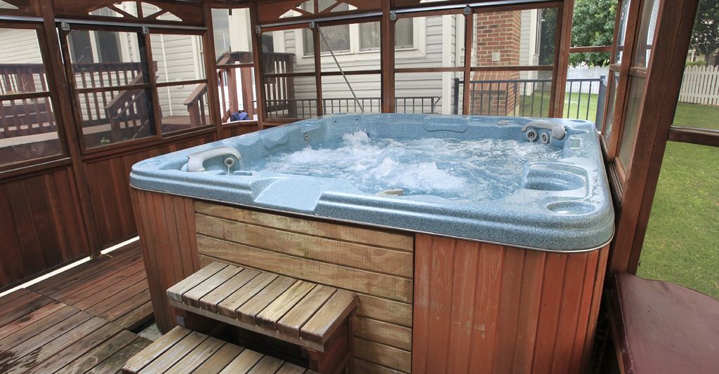 hotel with hot tub near me